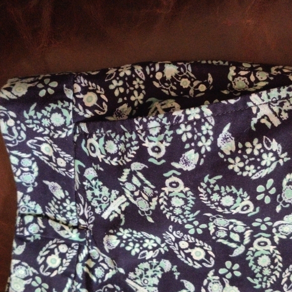 Ann Taylor Loft Size 8 Original Floral Navy And Seafoam Shorts cool material - Picture 3 of 5